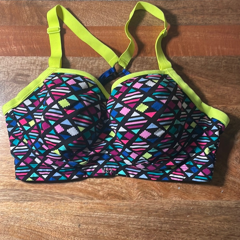 NEVER WORN SHIPS FAST